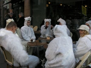 20091212 polar bears tea party If you can find polar bears tucking into chocolate cake, then surely anything is possible in Copenhagen....